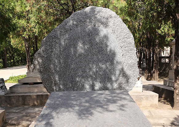 圆弧碑（传统立碑）