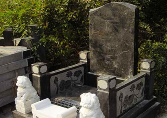 古制围栏碑（传统立碑）